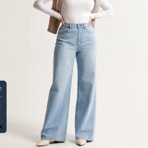 Abercrombie & Fitch | The Wide Leg High Rise Curve Love Jeans 29